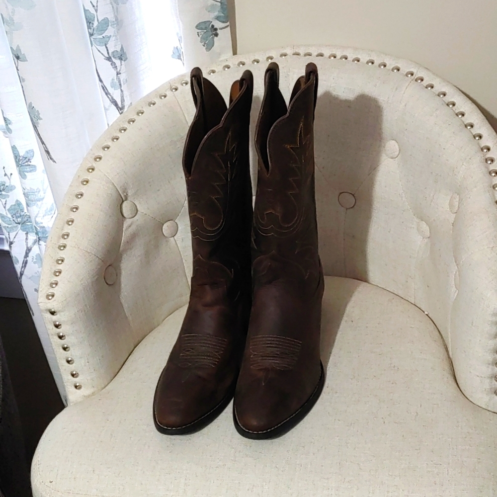 Women's Ariat cowgirl boots